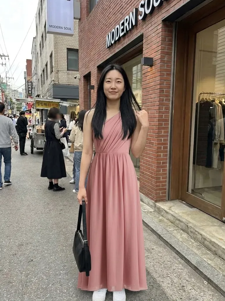 Virtual bridesmaid dress try-on for the whole bridal party