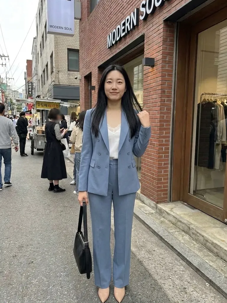 Virtual suit try-on: see the cut and colour on you