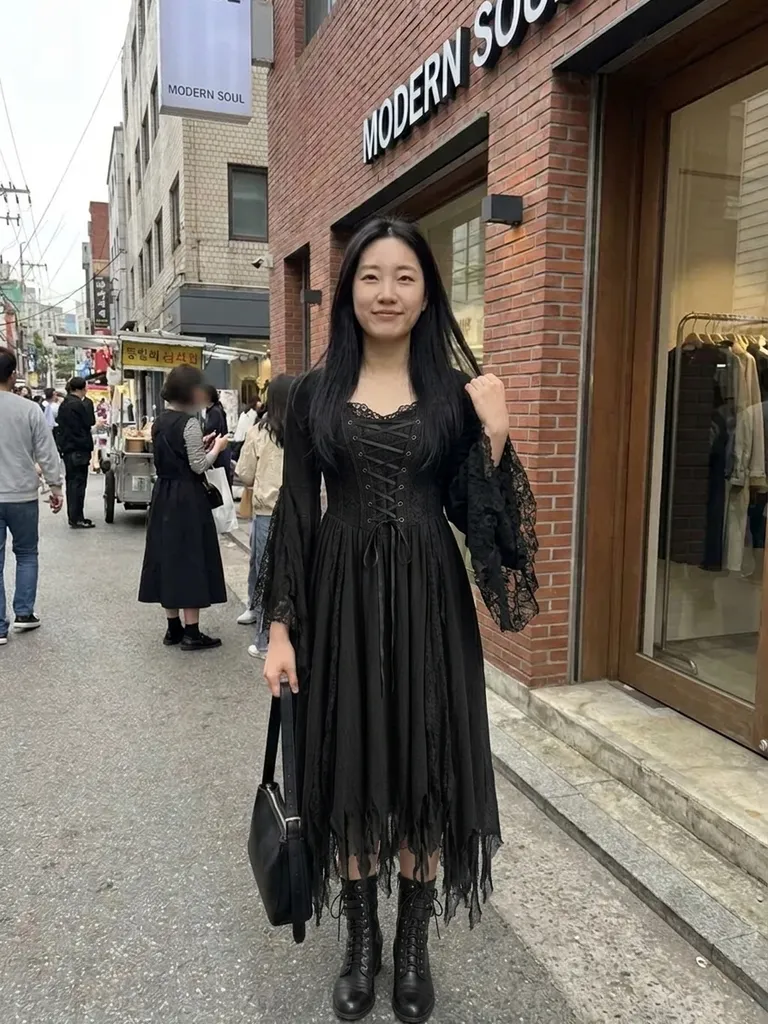 Witch costume try-on: see your Halloween witch look
